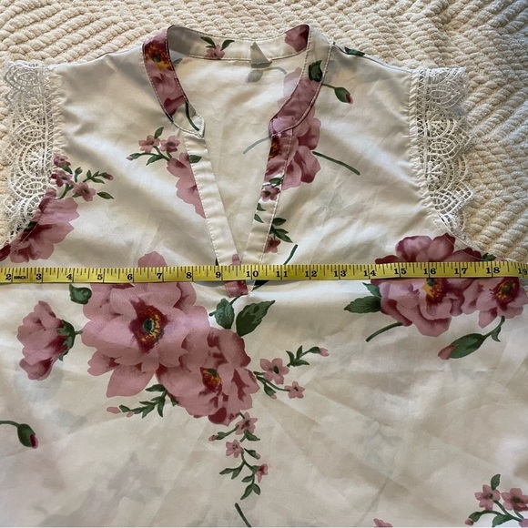 Floral Sleeveless Top with Lace Trim - Picture 8 of 8